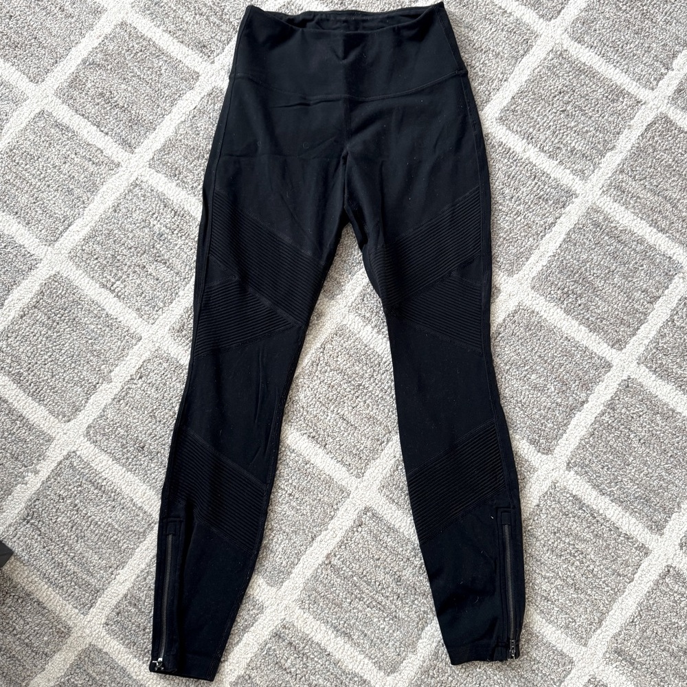 Athleta black leggings with ribbed detail in front and ankle size zips. Size XS